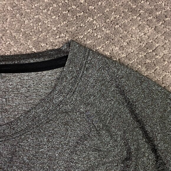 Lululemon Shirt Men's Gray Heather DrySense Mesh Short Sleeve Performance Gym - Picture 3 of 9